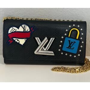 Louis Vuitton LV Stories Limited Edition Portefeuille Twist/Twist Chain Wallet